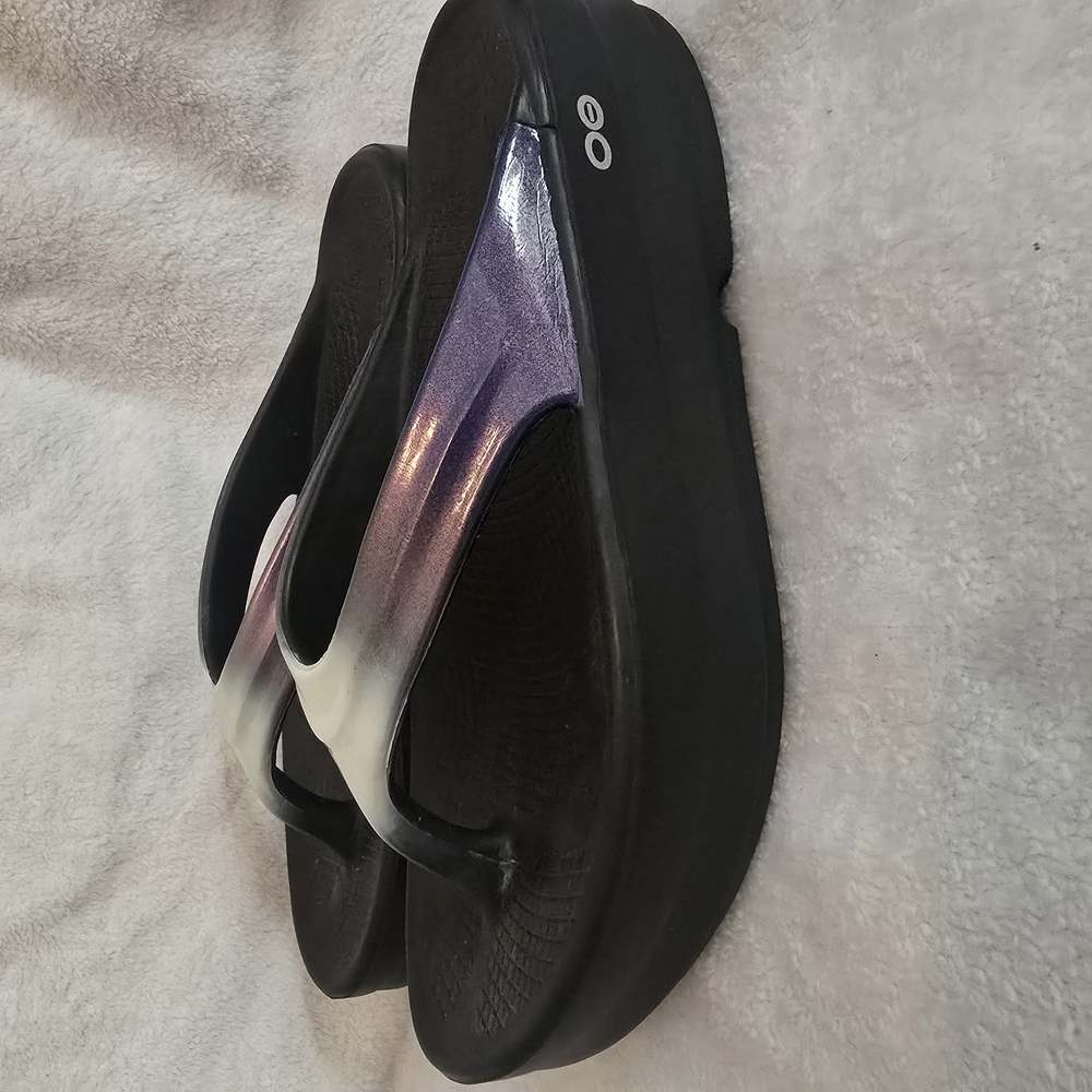 OOFOS Women's Black and Silver Sandals